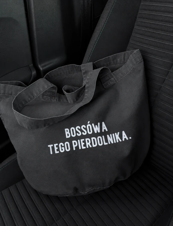 Czarna torba BOSSÓWA TEGO PIERDOLNIKA.png